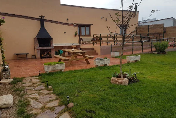 Jardín y barbacoa de Casa de la Ribera
