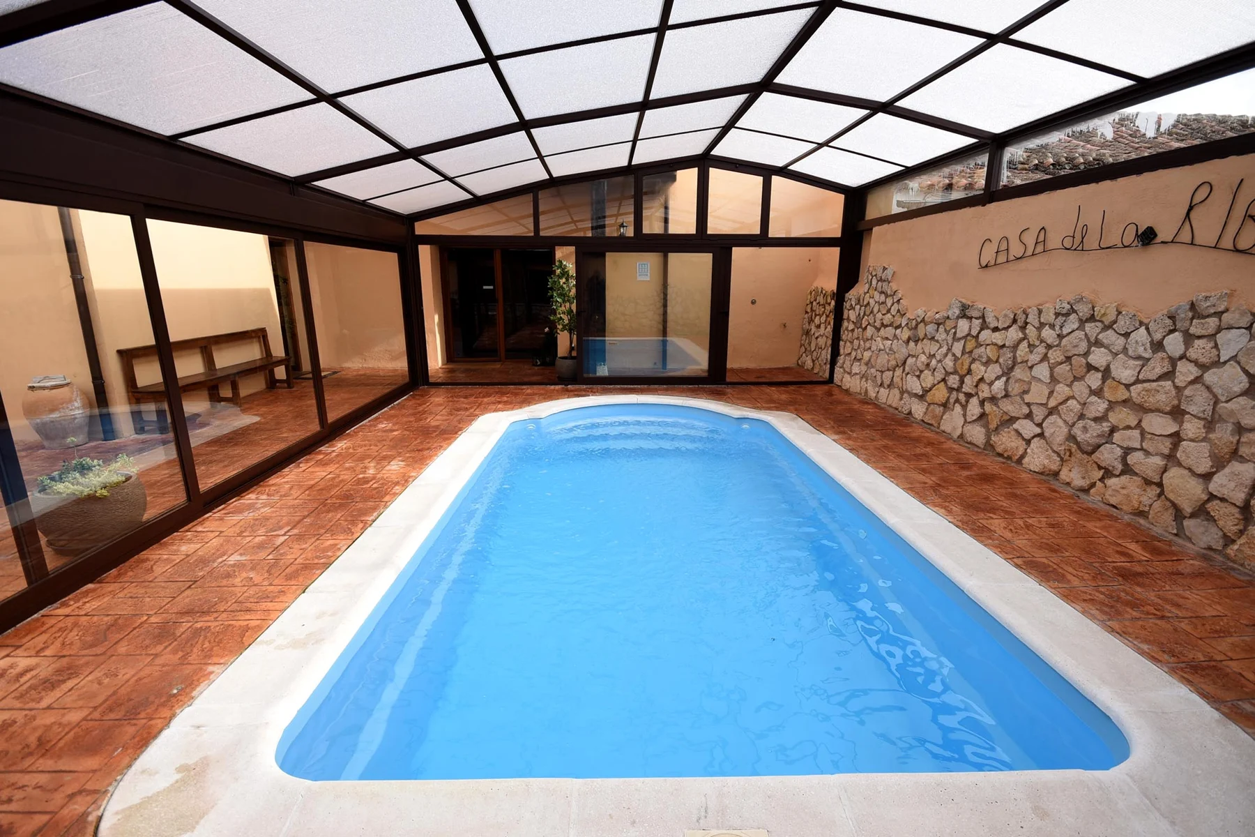 La piscina cubierta de Casa de la Ribera